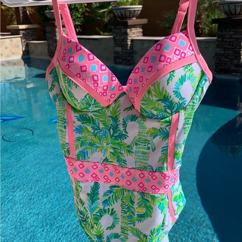 Lilly Pulitzer Bathing Suit Slimming Look One Piece ✨Holy Grail ✨ Hard to Find ✨